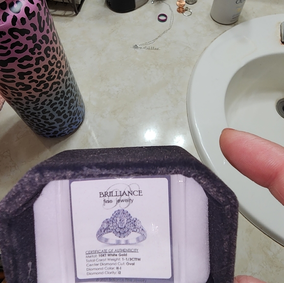 Engagement ring - Picture 3 of 3